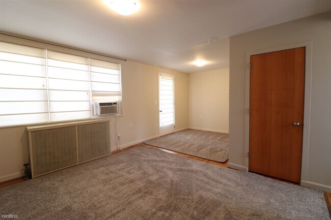 Building Photo - 2 br, 1 bath Townhome - 43 Burley Cir