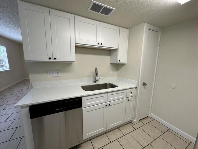 Building Photo - 5908 Little Creek Trail