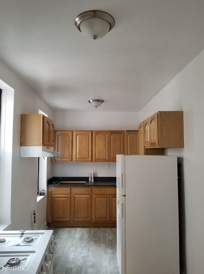 Foto del edificio - 1654 E 13th St