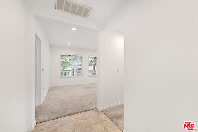 Building Photo - 6020 S Seabluff Dr