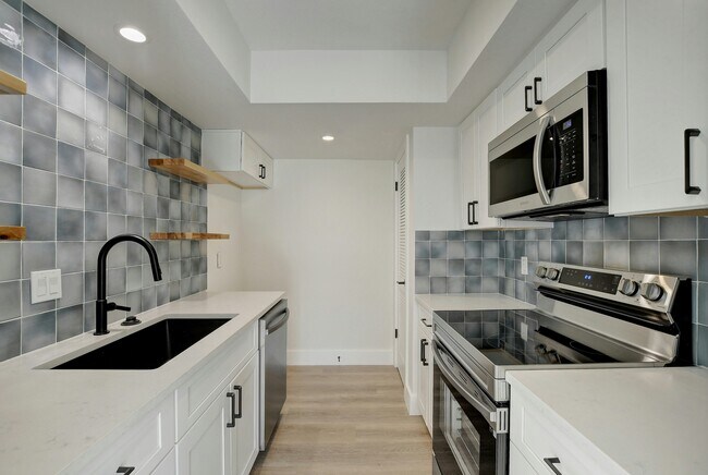 Foto del edificio - 1206 Hollow Creek Dr