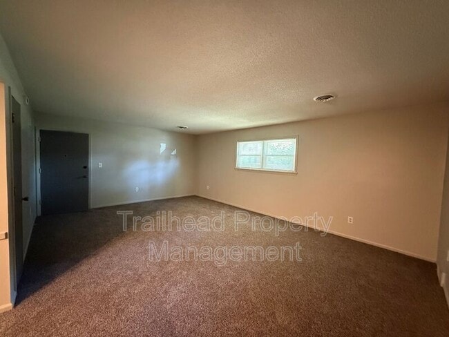 Building Photo - 745 S Hickory St