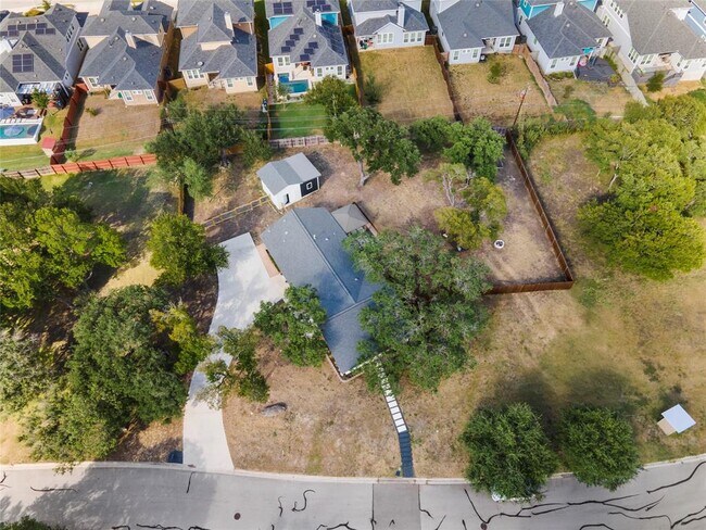 Foto del edificio - 2604 N Shields Dr