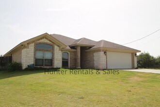 Building Photo - 1104 Wren Cir