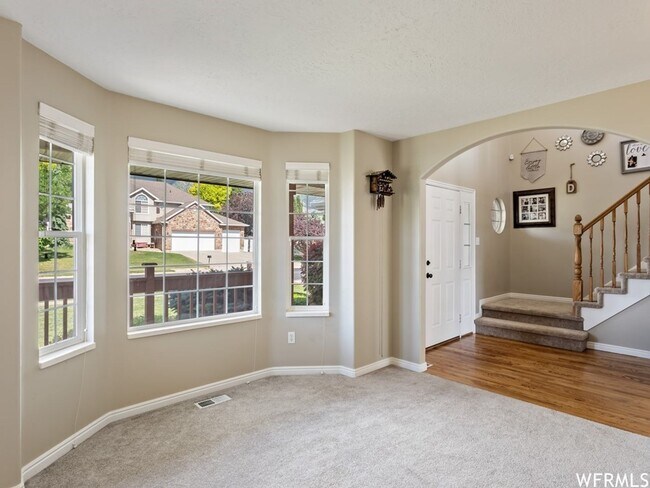 Foto del edificio - 3-bedroom, 2.5-bathroom home