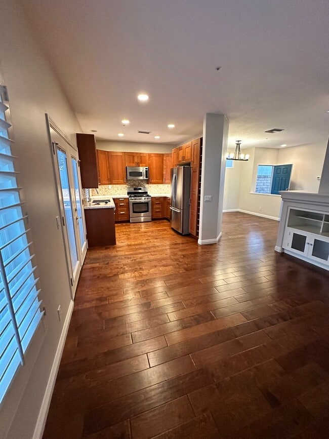 Building Photo - Beautiful 4 Bedrooms, 2 1/4 Bath home in t...