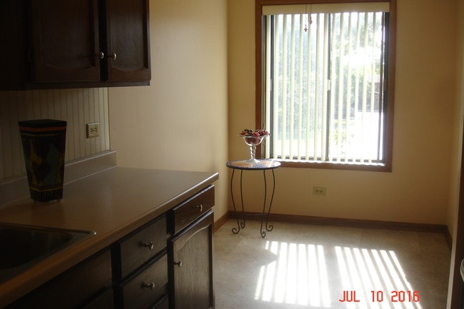 Building Photo - 80 S Pleasant Rd