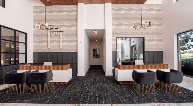 Foto del edificio - 11111 Nexus Ave.