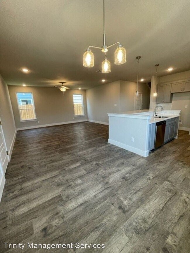 Building Photo - 4 br, 2.5 bath House - 717 The Cottages