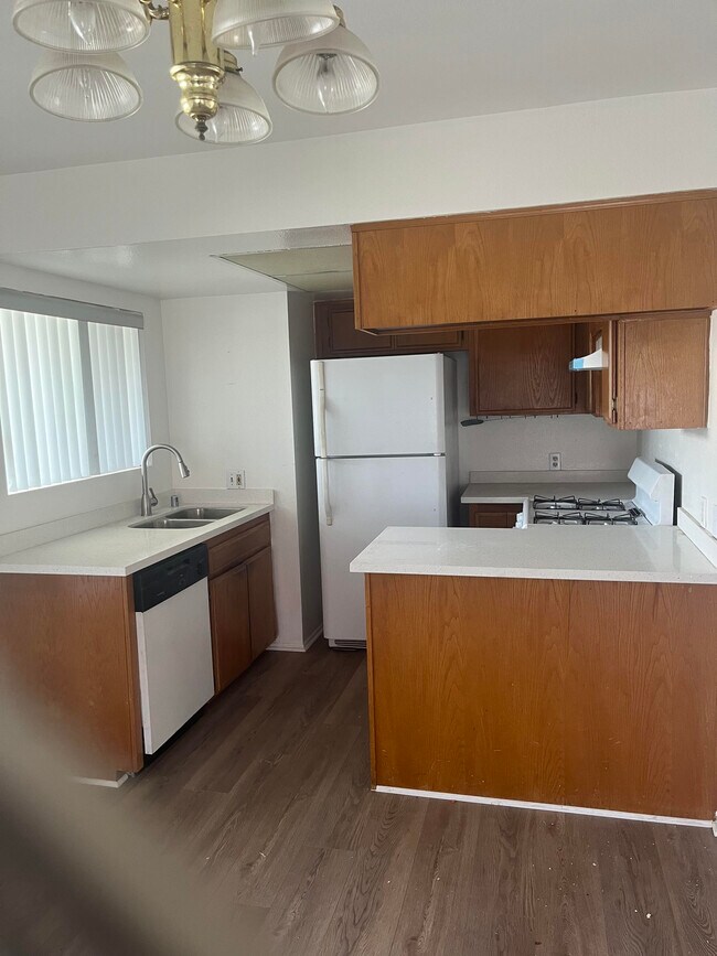 Building Photo - 3805 W Verdugo Ave