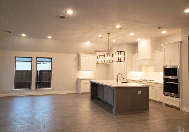 Building Photo - 1420 Red Rose Trl