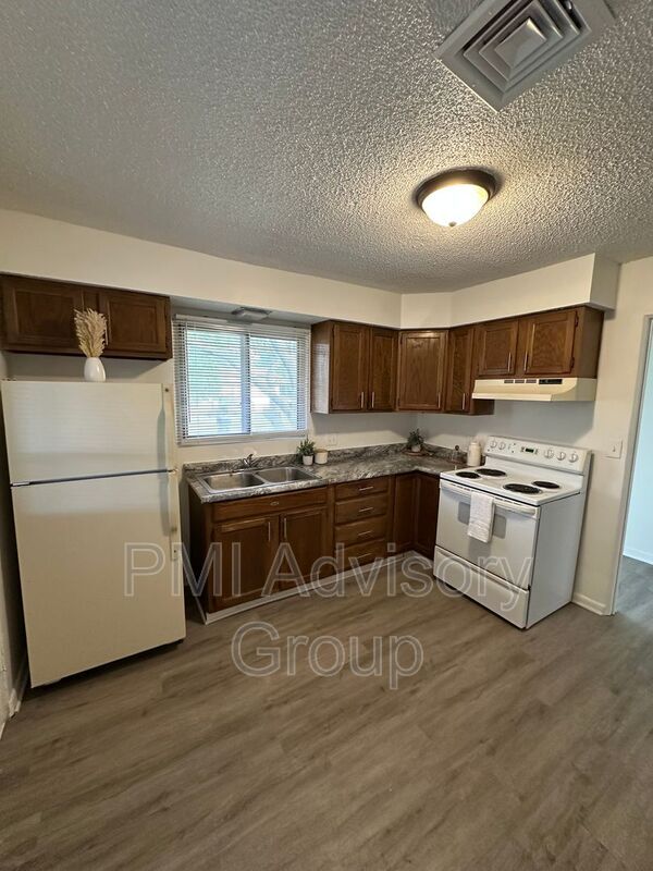 Building Photo - 7132 SW Lario Ln