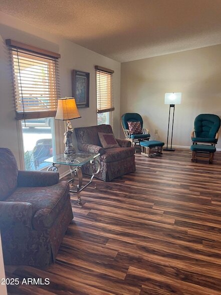 Foto del edificio - 9221 W Briarwood Cir N