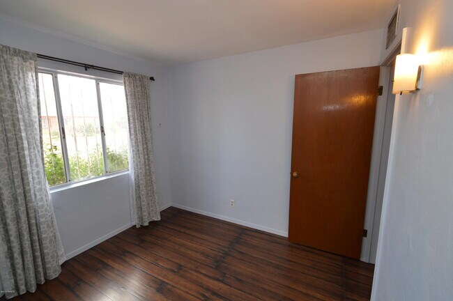 Foto del edificio - 5812 E 35th St