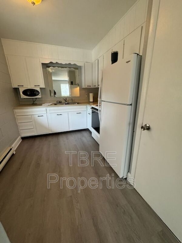 Building Photo - 1528 6th Ave