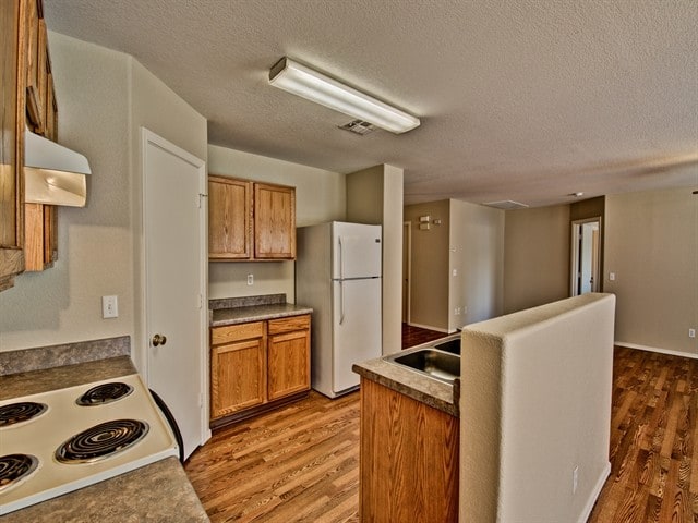 Building Photo - 2040 S 72nd Ln