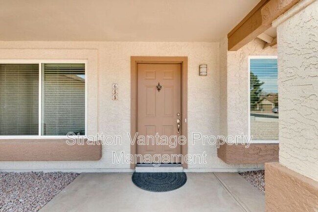 Building Photo - 655 W Devon Ct