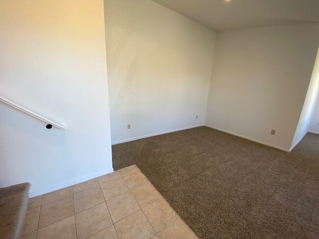 Foto del edificio - Spacious 3 Bed/2 Bath Duplex~ PG&E & Water Included Huge Savings!!