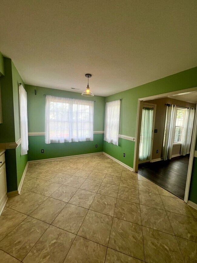 Foto del edificio - 3BR/2Bath/1 Garage/Fenced! Quail Woods community in the poplar Gorden Rd, North Wilmington area