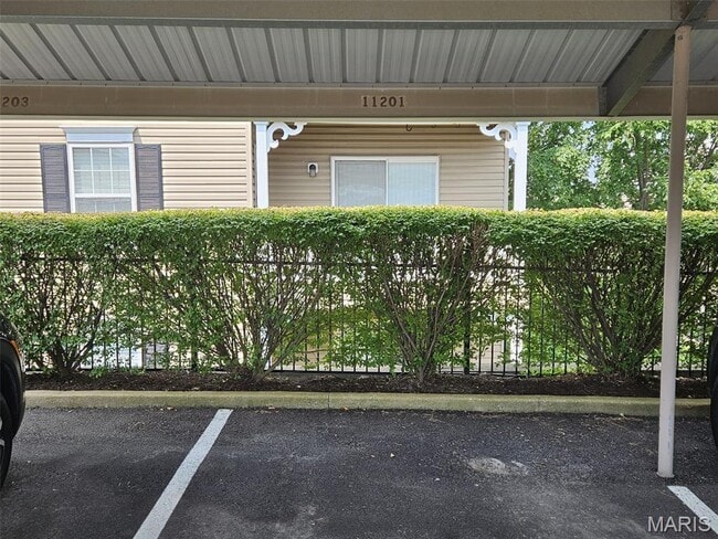 Foto del edificio - 11201 Spring Creek Ln