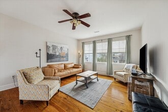 Building Photo - 725 Martin St