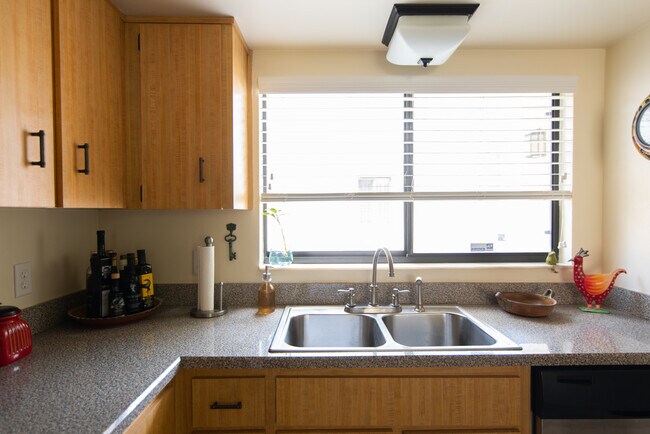 Building Photo - 1758 Bluebird Ct