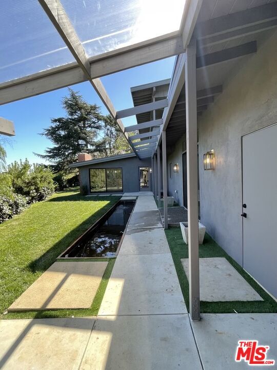 Building Photo - 15434 Mulholland Dr