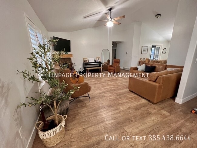 Building Photo - 9722 N Horizon Dr