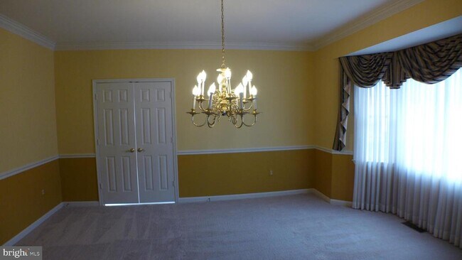 Building Photo - 10008 Manor Pl