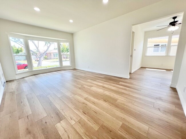 Building Photo - Charming Remodeled Lakewood Home with Bonu...