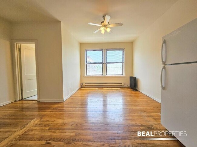 Building Photo - 0 bedroom in CHICAGO IL 60657
