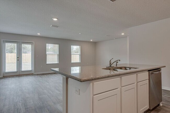 Building Photo - 5797 Guinevere Ln