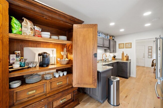Foto del edificio - 5332 Balcones Dr
