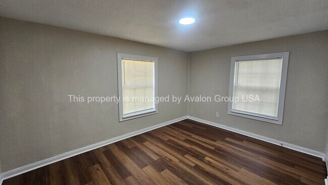 Foto del edificio - 9831 Ridge Blvd