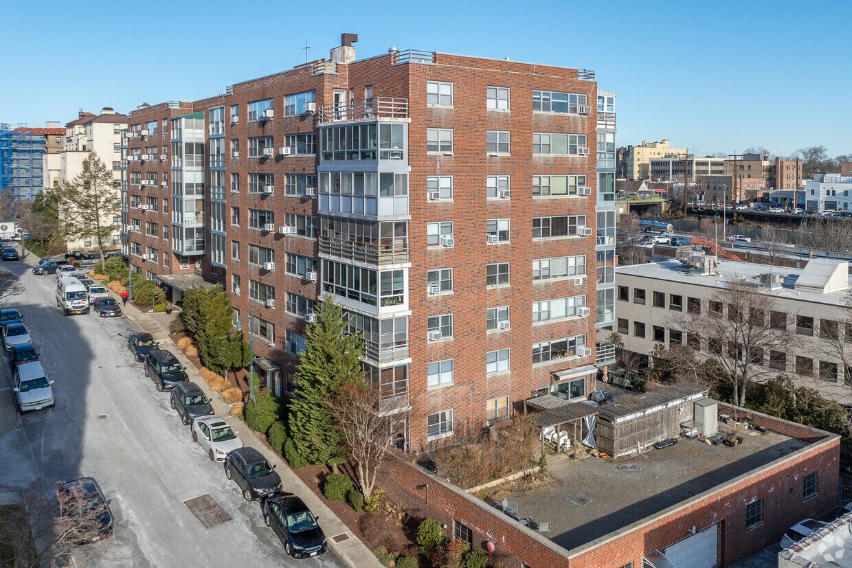 2 Washington Sq - Larchmont Terrace