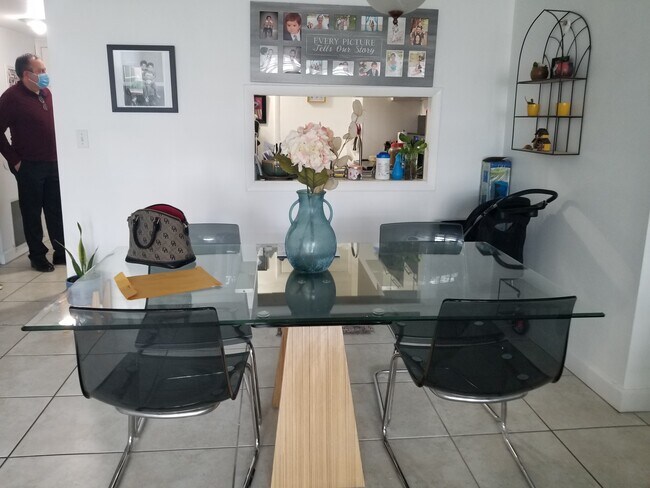 Dining room to kitchen kit - 2016 Bay Dr