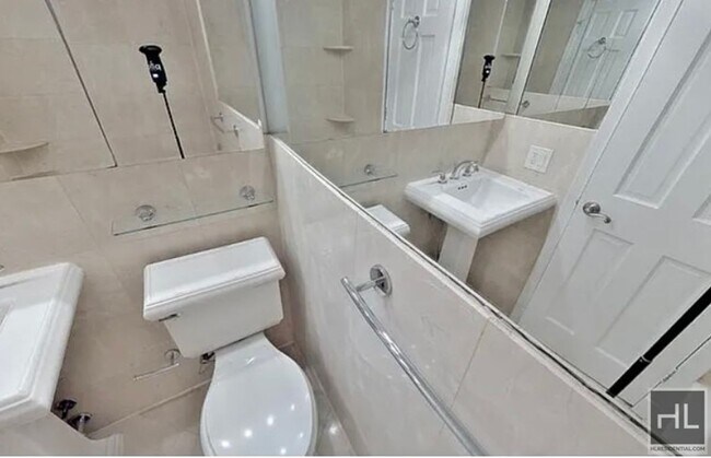 Foto del edificio - E 10TH ST.