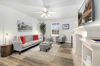 Building Photo - 1222 N Iron Horse Dr