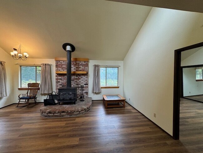 Foto del edificio - 2437 Ridgewood Dr