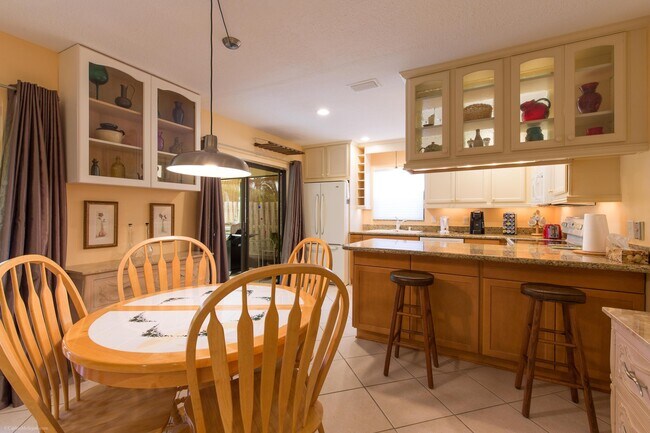 Building Photo - 1417 Riverside Cir