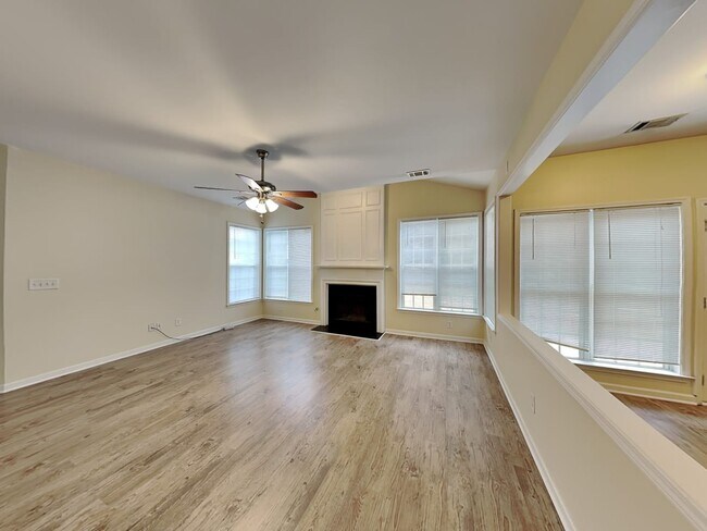 Building Photo - 113 Towey Trl
