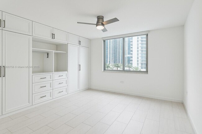 Foto del edificio - 801 Brickell Key Blvd