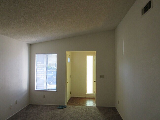 Building Photo - Roseville Cirby Woods Halfplex near Hwy 80...