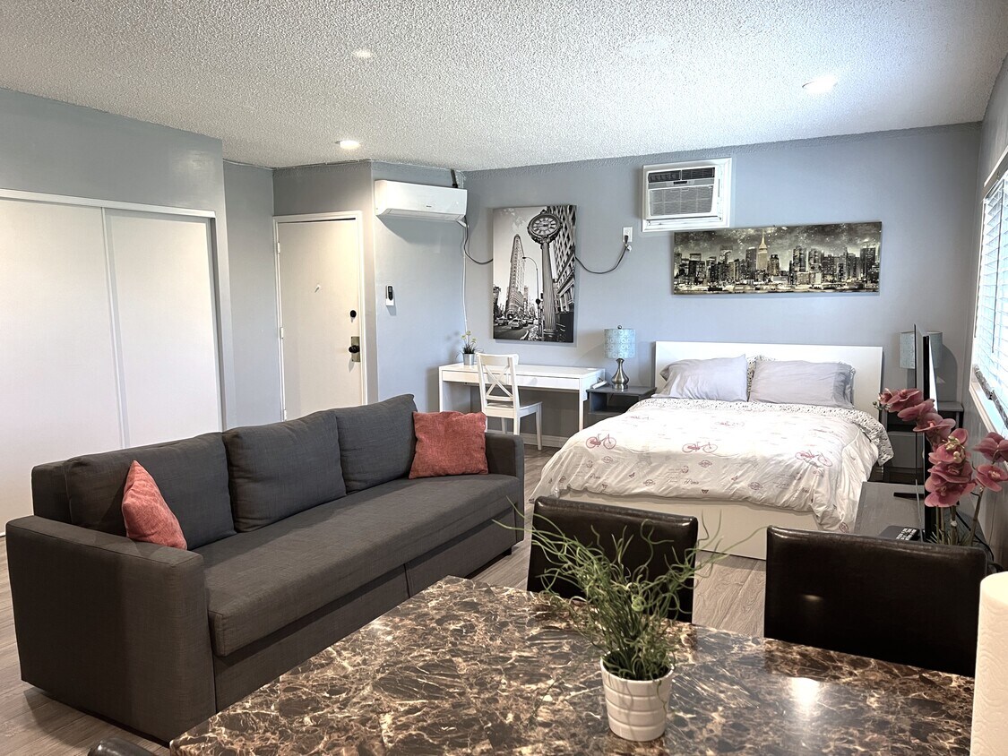 Foto principal - 515 N Azusa Ave