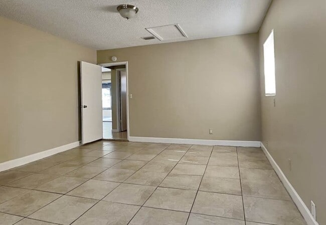 Building Photo - 1624 Palm Leaf Dr