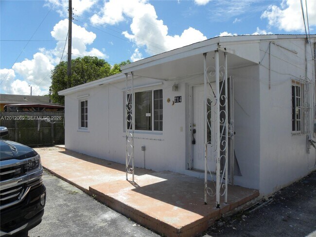 Foto del edificio - 214 NW 49th Ave