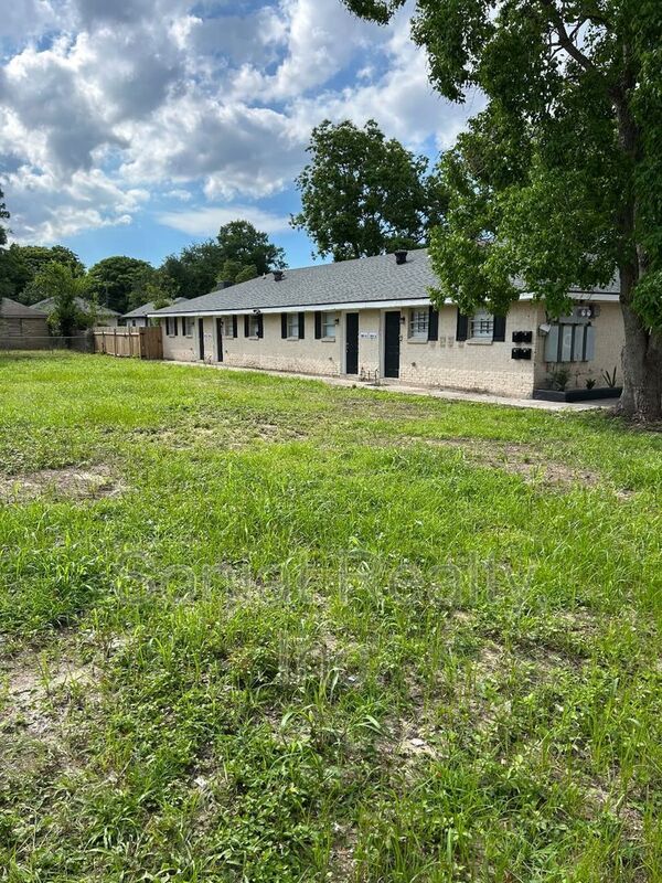 Primary Photo - 924 Deslonde St