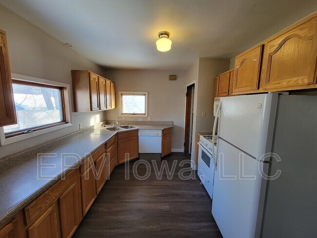 Building Photo - 1812 Logan Ave