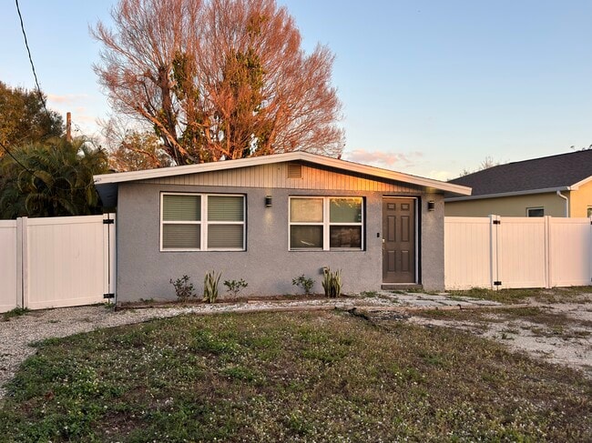 Building Photo - 1415 Diego St