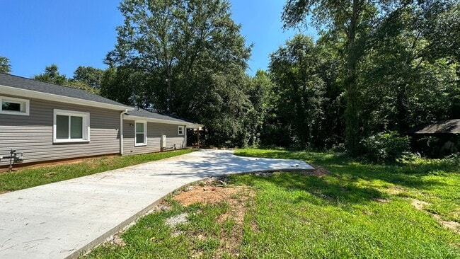 Building Photo - Charming Brand New 1 Bedroom 1 Bath Duplex